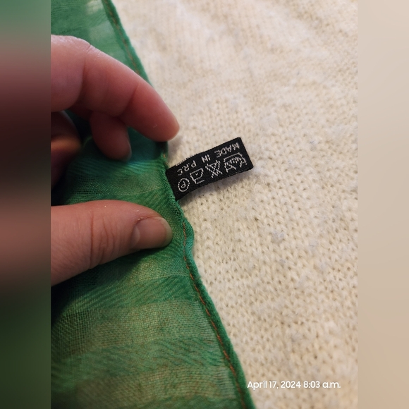 Beautiful multicolored printed viscose scarf - Picture 3 of 5